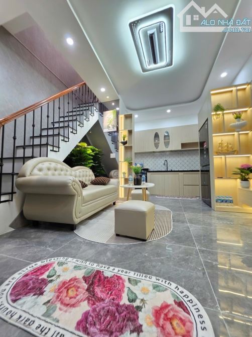 Bán nhà Phan Văn Trị P11 Bình Thạnh - Tặng nội thất cao cấp - sổ vuông vức