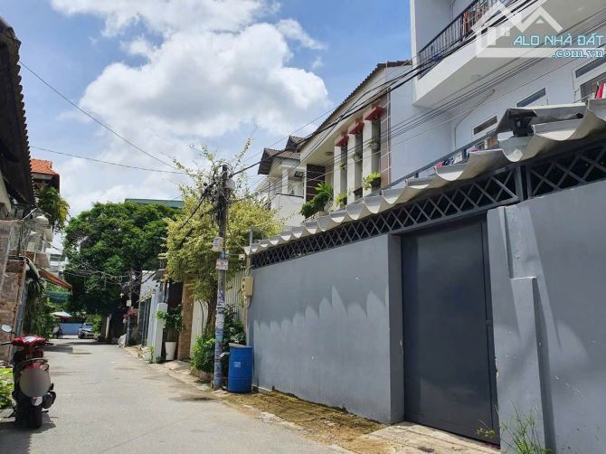 Giảm 2,5 tỷ = 13,5 tỷ. CHDV 15 x 16 = 232m2. Đường số 8 - Hoàng Diệu 2, Thủ Đức - 10