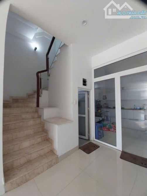 Nhà 4 tầng Mặt tiền đường LÊ THỊ RIÊNG, phường THỚI AN, Q12, dt 77,3m2 (5mx17m), Đường 30m - 11
