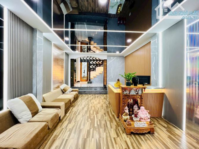 Chỉ 13.5 tỷ có MTKD quán KARAOKE 4 tầng DT 40 triệu 80m2 gần trường Nguyễn Du vị trí VÀNG. - 1