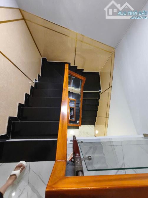 NHÀ ĐẸP HXH ĐƯỜNG TRẦN THỊ CỜ PHƯỜNG THỚI AN QUẬN 12 HƠN 5 TỶ- 4 TẦNG 7PN- DT 68m2 NỞ HẬU - 1