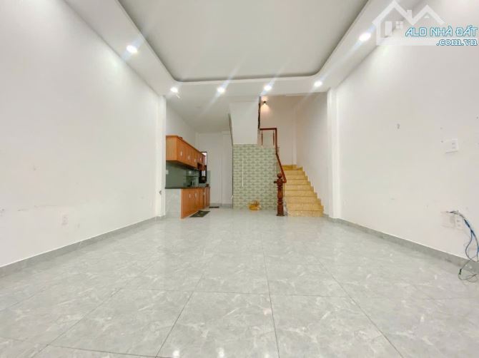 Bán nhà MTKD ngay Nguyễn Sơn quận Tân Phú 5 x 10-3 tang chỉ 6.7 ty tl - 1