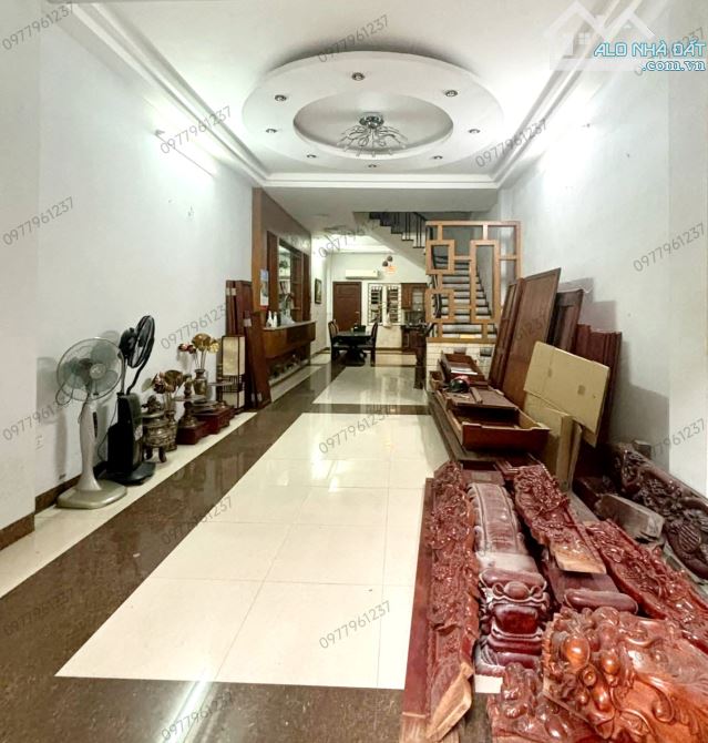 BÁN NHÀ HOÀNG QUỐC VIỆT 58,5m2. PHÂN LÔ, HAI THOÁNG - 2 Ô TÔ TRÁNH TRƯỚC NHÀ + VỈA HÈ - 1