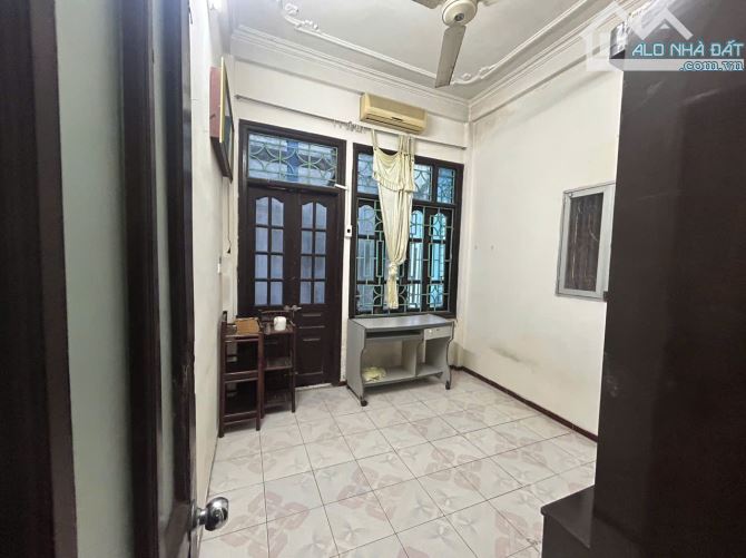BÁN NHÀ ĐƯỜNG HÀO NAM. 30M2 - 4 TẦNG. LÔ GÓC. GẦN ĐƯỜNG Ô TÔ, GIÁ 6.1 TỶ. - 1