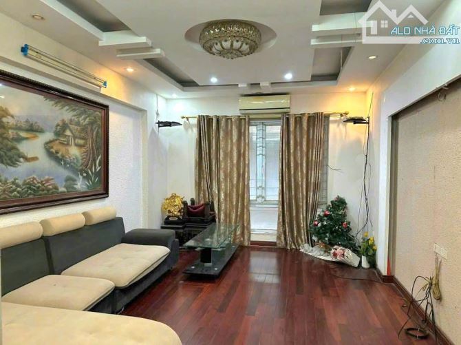Cho thuê Biệt thự dt 210m², 46 triệu, 10PN, 6WC tại Trần Thái Tông, Cầu Giấy, oto vào nhà. - 1