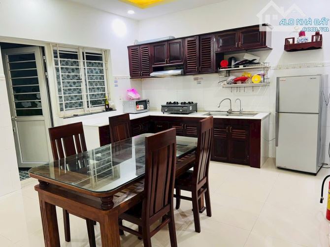 CHO THUÊ NHÀ 3 TẦNG ĐẦY ĐỦ NỘI THẤT KHU CÓ BẢO VỆ VEN TRỤC LÊ THÁNH TÔN CÁCH VINCOM 700m - 1