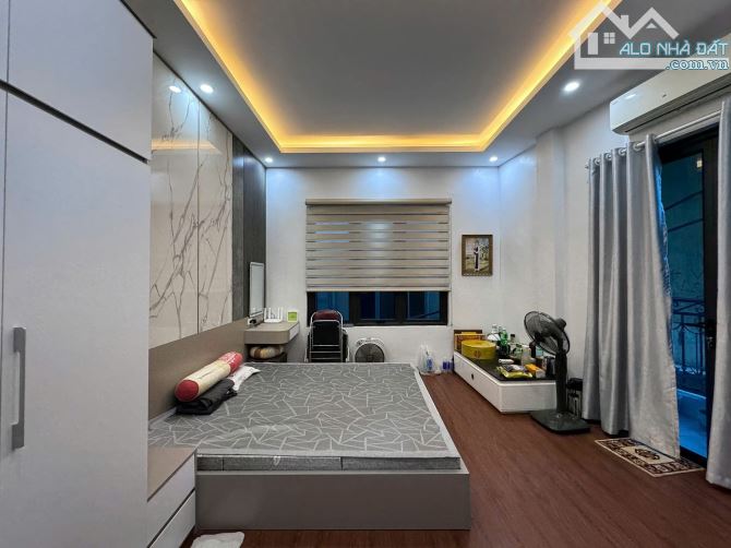 BÁN NHÀ PHÂN LÔ LẠC LONG QUÂN DT45M2*5TẦNG DÂN XÂY NGÕ OTO VÀO. NHỈNH 12 TỶ - 1
