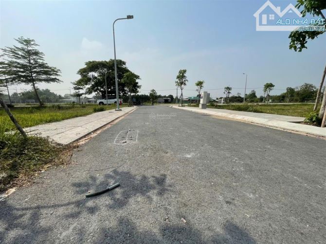 Cần bán 820tr cho lô đất đẹp 99m2 full thổ cư ở Tân Phú Trung, sổ hồng riêng - 1