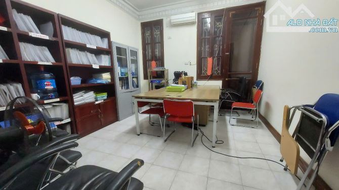 Bán nhà ngay khu Văn Cao - Hoàng Hoa Thám. DT 105m2. MT 8m. Xây 5 tầng. Ô tô tránh nhau - 1