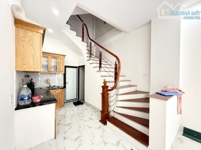 Bán nhà Phúc lợi DTSD35m - 5 tầng - nhỉnh 6 tỉ - ngõ Ô tô - 1
