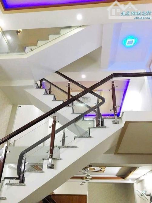 HẺM THÔNG XE HƠI HUỲNH THỊ HAI TCH 4 TẦNG PHONG CÁCH HIỆN ĐẠI GIÁ TỐT - 1