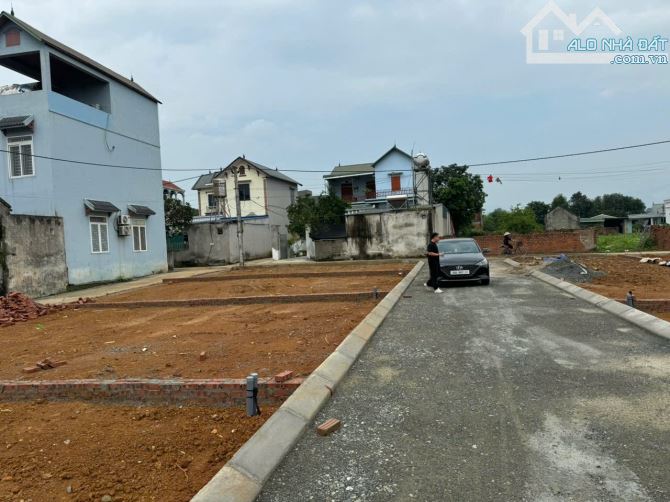 Bán đất 2 mặt đường trước sau tại Thôn 2, Đường Phú Cát, Quốc Oai. giá 2,7 tỷ. 100m2 - 1