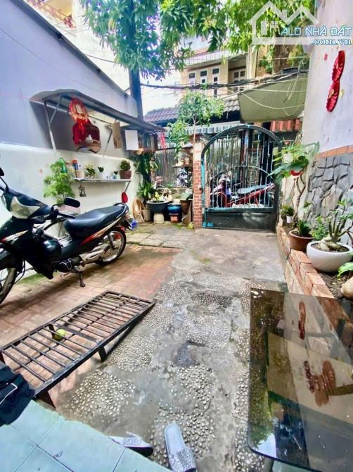 Nhà Q4 Trung tâm SG, diện tích lớn 116m2 - chỉ 6,8 tỷ - 1