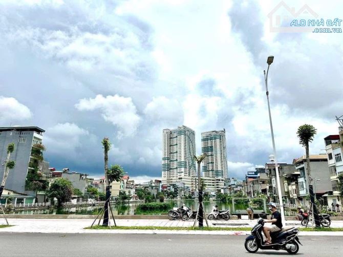 Vị trí có 102 - Mặt hồ Ngọc Lâm view triệu đô, 2 Oto tránh, MT 12m - Dt 250m2 - 1