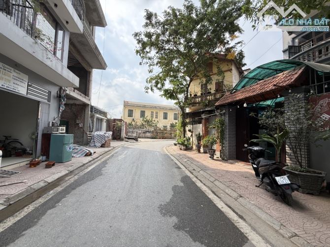 BÁN NHÀ TƯ ĐÌNH 37 tỷ 200m PHÂN LÔ VỈA HÈ Ô TÔ KINH DOANH,LONG BIÊN - 1