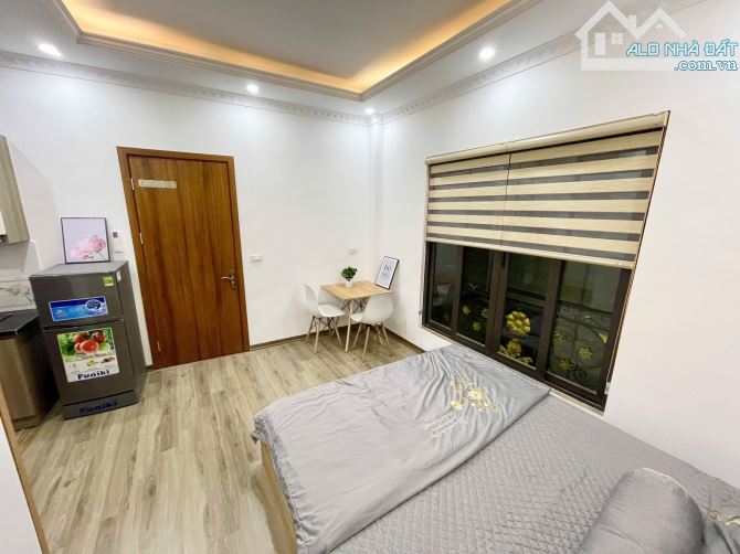 LÔ GÓC ĐỘI CẤN, BAN CÔNG VÒNG QUANH, TÒA CĂN HỘ 8 TẦNG, 100 Tr, SÁT PHỐ, 65m MT 18m - 13