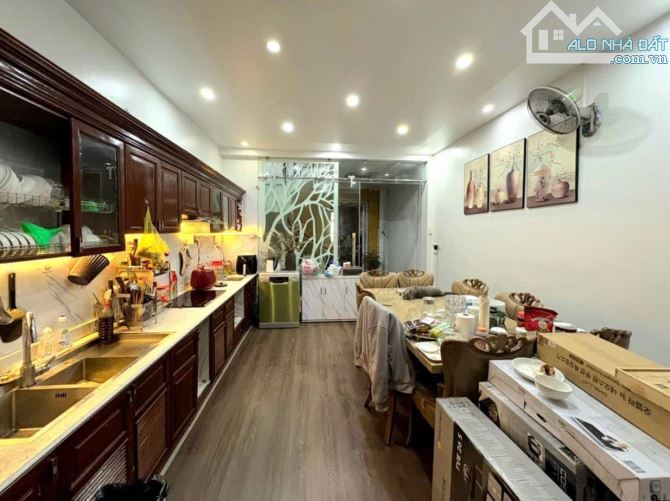 🌳Chủ chuyển nhà to hơn nên bán căn nhà 5 tầng khu 333 Văn Cao - 72m2 - Giá 7,6 tỷ - 2