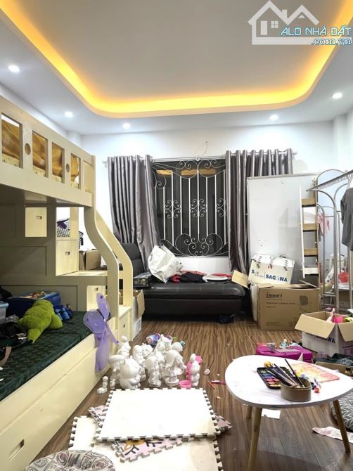 Nhà đẹp ở luôn Cổ Nhuế Bắc Từ Liêm. Sổ vuông 30m, 5 tầng 3 ngủ MT4m1 Giá 6 tỷ - 2