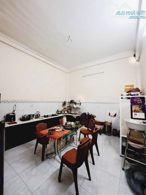 👉 NGANG LỚN ( 4.5x18 ) 80m² - 3TẦNG ĐÚC BTCT - 4PN - HẺM XE HƠI TRÁNH - SỔ A4 - 6.5 TỶ TL - 2