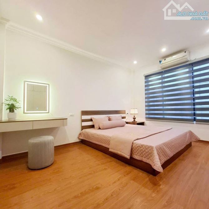 NHÀ THIẾT KẾ ĐẸP THẠCH BÀN ,CỔ LINH - 48M 5,45TY -BAN CÔNG -VIEW THOÁNG - 5 TẦNG NGÕ RIÊNG - 2