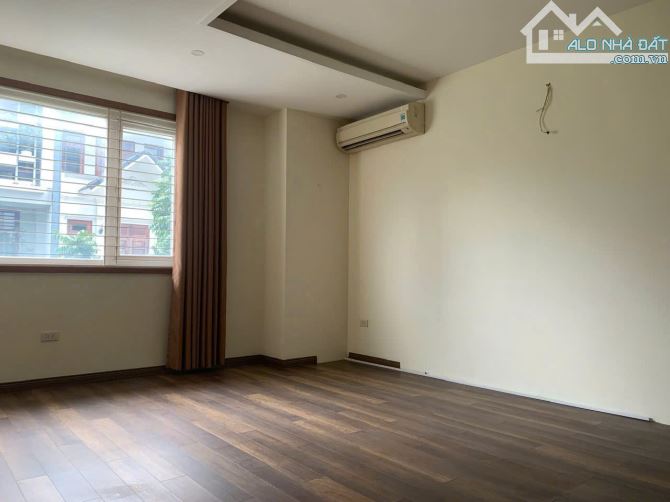 Cho Thuê nhà ngõ 26 hoàng cầu diện tích 65m x  4 tầng, chia  2 phòng , 3 điều hòa - 2