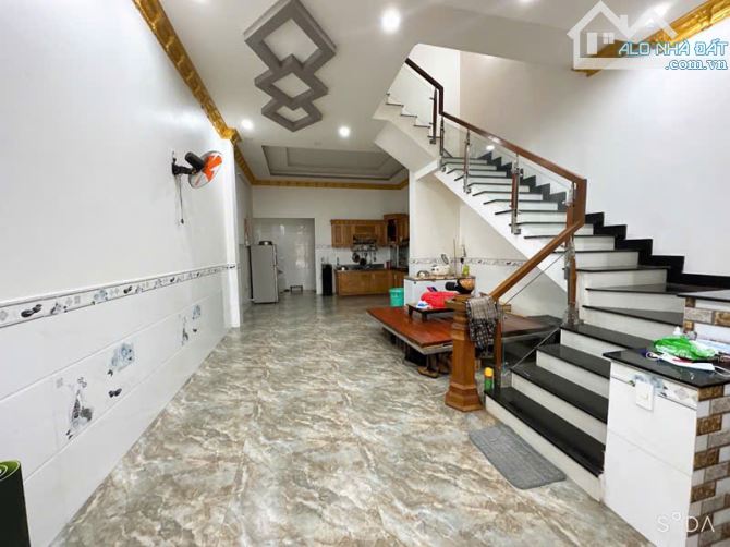 MẶT TIỀN GẦN NAM KHANG - 111m2 - 3 TẦNG - 9.5 TỈ - 2