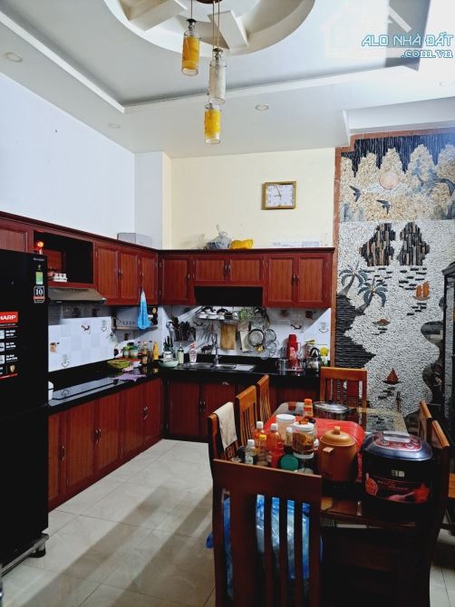➡️BÁN NHÀ LÊ VĂN QUỚI 3 TẦNG, HẺM Ô TÔ , 60m2, NHÀ Ở NGAY GIÁ NGỘP CHỈ 5TỶ X. - 2