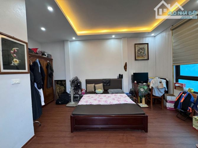 BÁN NHÀ PHÂN LÔ LẠC LONG QUÂN DT45M2*5TẦNG DÂN XÂY NGÕ OTO VÀO. NHỈNH 12 TỶ - 2
