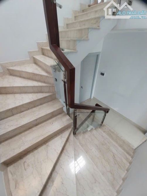 Nhà 4 tầng Mặt tiền đường LÊ THỊ RIÊNG, phường THỚI AN, Q12, dt 77,3m2 (5mx17m), Đường 30m - 2