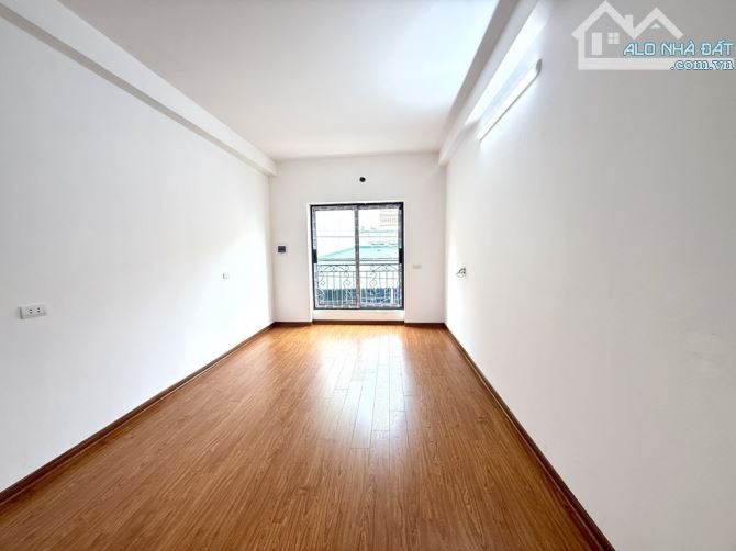Bán nhà Phúc lợi DTSD35m - 5 tầng - nhỉnh 6 tỉ - ngõ Ô tô - 2