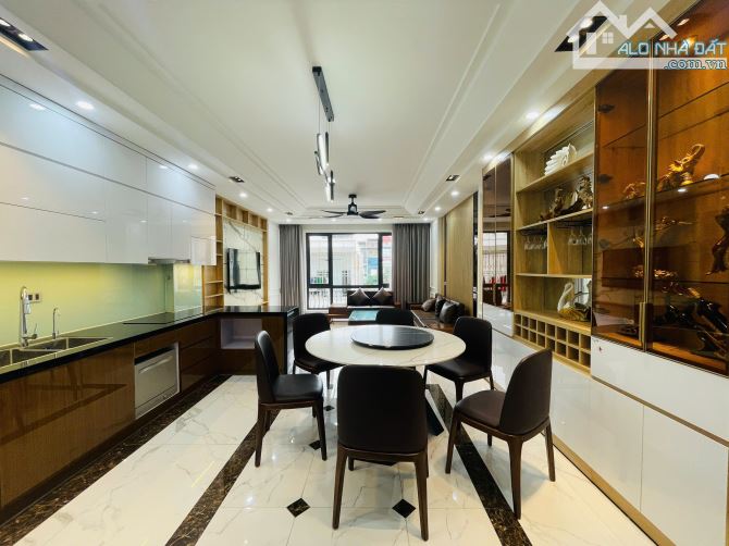 Siêu hiếm! Căn nhà 40m2 xây 5 tầng vuông vắn, gần Hồ Tây, trung tâm phố Võng Thị, Tây Hồ. - 2