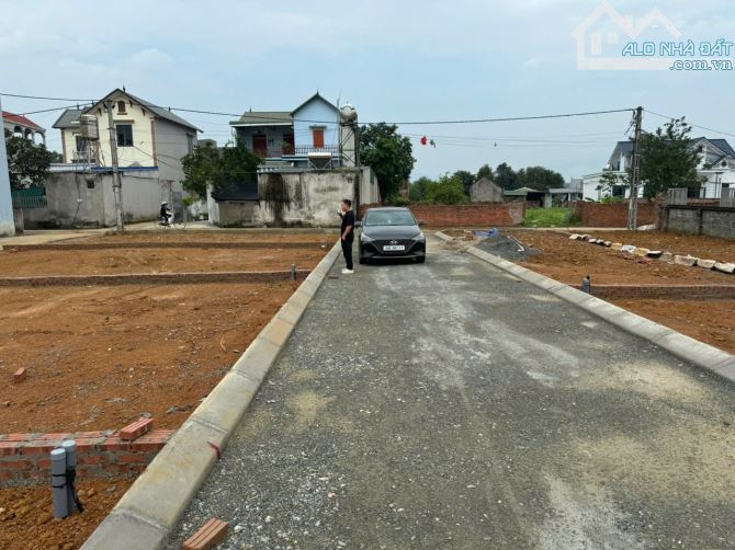 Bán đất 2 mặt đường trước sau tại Thôn 2, Đường Phú Cát, Quốc Oai. giá 2,7 tỷ. 100m2 - 2