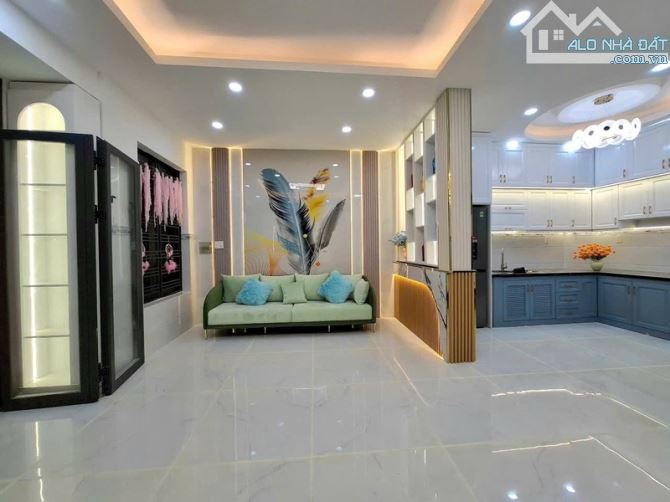 NHÀ 3 TẦNG MỚI VÀO Ở NGAY - CÁCH QUẬN 4 CHỈ 500m - GẦN KCX TÂN THUẬN - HEM 167 HTP  THÔNG - 2