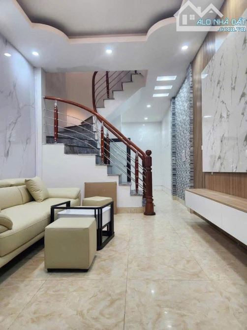 EM ĐANG CẦN BÁN CĂN NHÀ 35M2 TẠI PHỐ KIM GIANG NHÀ CÁCH ĐƯỜNG Ô TÔ CHỈ ĐÚNG 5M - 2
