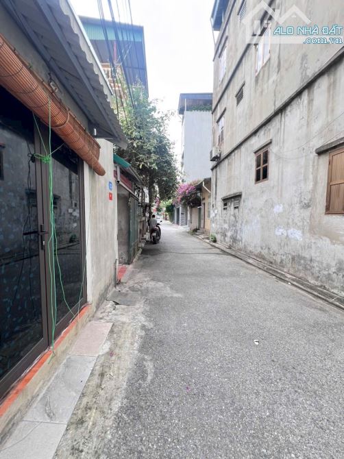 Đất đẹp hiếm đường ô tô tránh giá đầu tư ngõ Phố Giang Biên DT 105m2 . Giá 12.8 tỷ - 2