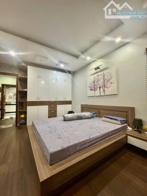 ĐỘI CẤN - NHÀ ĐẸP DÂN XÂY - NỘI THẤT GỖ LIM CAO CẤP - GẦN PHỐ - TRƯỚC NHÀ THOÁNG SÁNG - 2