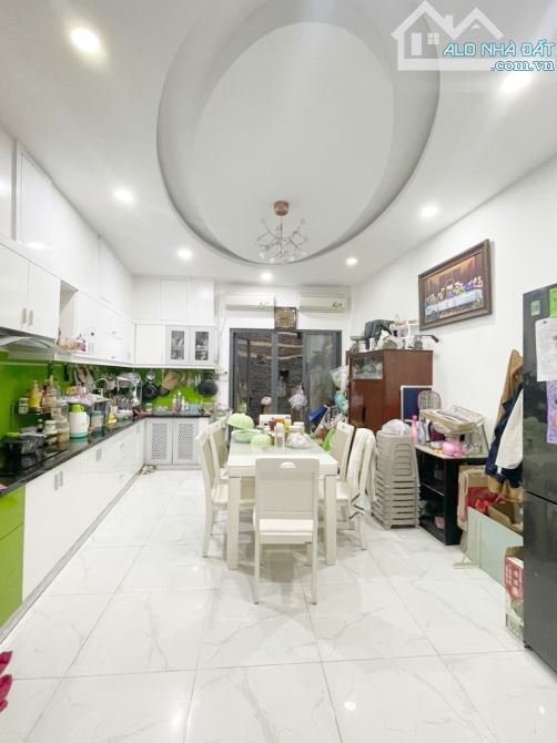 🔥DIỆN TÍCH LỚN🔥80M2🔥 (4 x 20) - XE HƠI 1 TRỤC - 5 TẦNG - NGUYỄN VĂN ĐẬU - 9,3 TỶ - 2