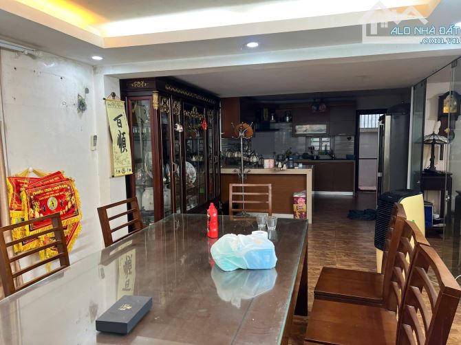 Bán biệt thự KĐT Vạn Phúc 3 tầng, 4 phòng ngủ, nội thất cao cấp, giá 44,5 tỷ, có gia lộc. - 2
