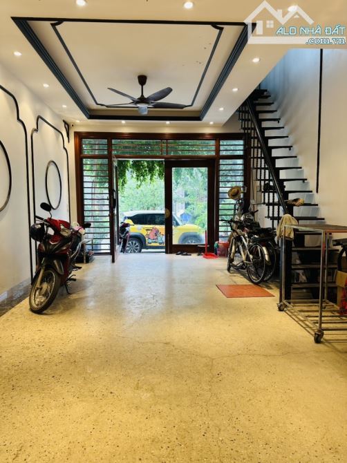 Bán Nhà Ngoạ Long, Ô tô đỗ cửa, Thang Máy, 43m2. Giá 8,4 tỷ - 2