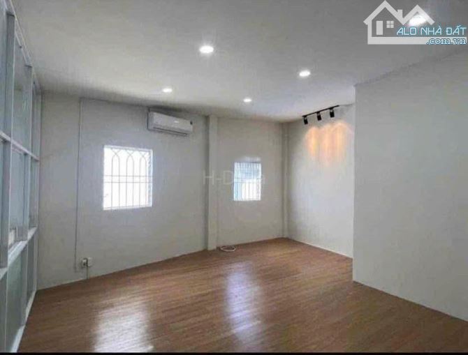 Cho thuê Nhà HXH Bùi Hữu Nghĩa P2, BT, 5x12m, trệt gác, 2PN2WC, 10tr - 2