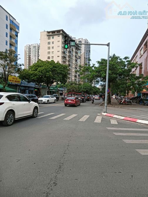 PHÂN LÔ Ô TÔ TRÁNH _ SIÊU ĐỈNH KINH DOANH VĂN PHÒNG _ VỈA HÈ 2 BÊN _ 2 MẶT THOÁNG - 2