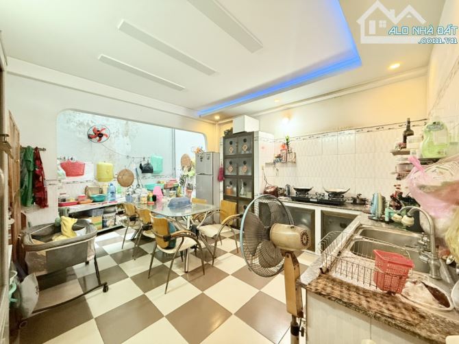 Bán nhà mặt tiền Phạm Văn Chiêu, P14 Gò Vấp, 4 tầng, ngang 4.2m dài 28m, giá 15.999 tỷ - 2