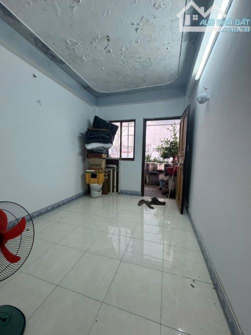 Hẻm xe hơi, ngay chợ Ông Địa, 4 tầng, Lạc Long Quân, diện tích: 42m2. - 2