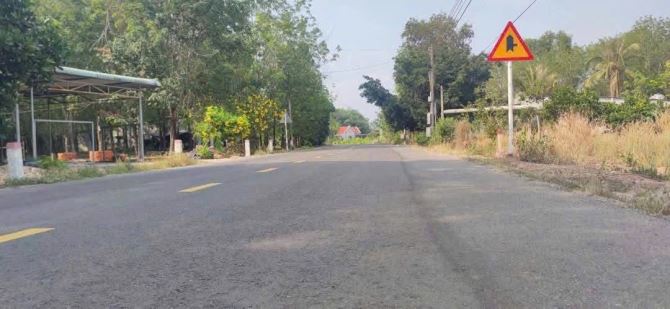 Ngộp bán gấp lô đất mặt tiền Dh722 giá 820 triệu ,Diện tích 710m2 - 2