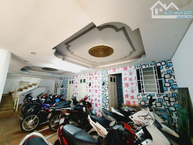 Giảm 2,5 tỷ = 13,5 tỷ. CHDV 15 x 16 = 232m2. Đường số 8 - Hoàng Diệu 2, Thủ Đức - 2