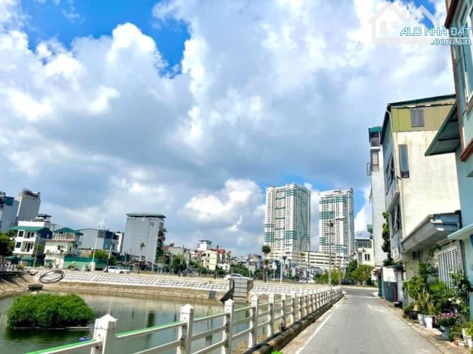 Vị trí có 102 - Mặt hồ Ngọc Lâm view triệu đô, 2 Oto tránh, MT 12m - Dt 250m2 - 2