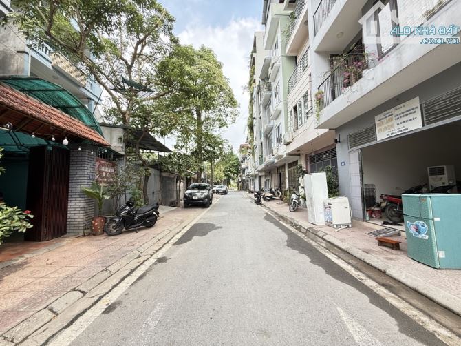 BÁN NHÀ TƯ ĐÌNH 37 tỷ 200m PHÂN LÔ VỈA HÈ Ô TÔ KINH DOANH,LONG BIÊN - 2