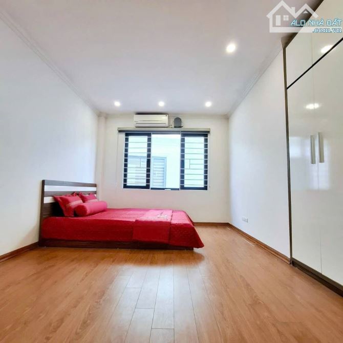 🚀 THẠCH BÀN ,DIỆN TÍCH RỘNG 86M - 7,2 TY Ô TÔ ĐỖ SÁT NHÀ - 2 THOÁNG - GẦN CHỢ CÔNG VIÊN - 3
