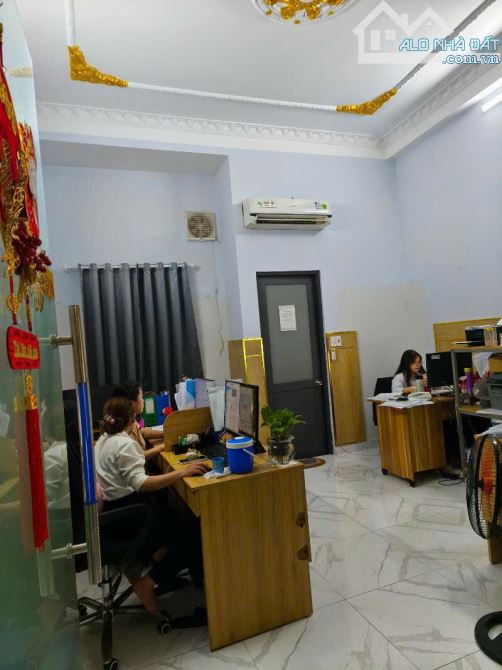 NHÀ ĐẸP HXH ĐƯỜNG TRẦN THỊ CỜ PHƯỜNG THỚI AN QUẬN 12 HƠN 5 TỶ- 4 TẦNG 7PN- DT 68m2 NỞ HẬU - 3