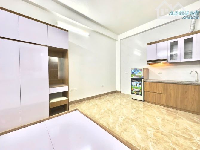 Bán tòa CHDV Hoàng Ngân, 80m2x7T, 16PKK, PCCC, 3 gác đỗ cửa, 50m ra phố ô tô tránh, DT 90t - 3
